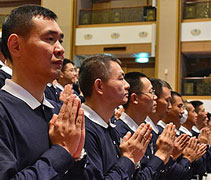 如果帶著好因好緣的正報與依報，就會出生在好的家庭中，倘若過去生的因緣不佳，從小就會受到許多的苦難折磨。不論因緣好壞，既然受證成為慈誠、委員，則人世間任何一個人遭受苦難，都與自己有著密切的關係。【攝影者：廖佩珍】