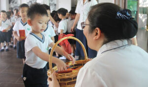 吉打慈濟幼兒園的小朋友大方捐出壓歲錢，要幫助敘利亞的難民兒童。【攝影者：許證勝（濟韡）】